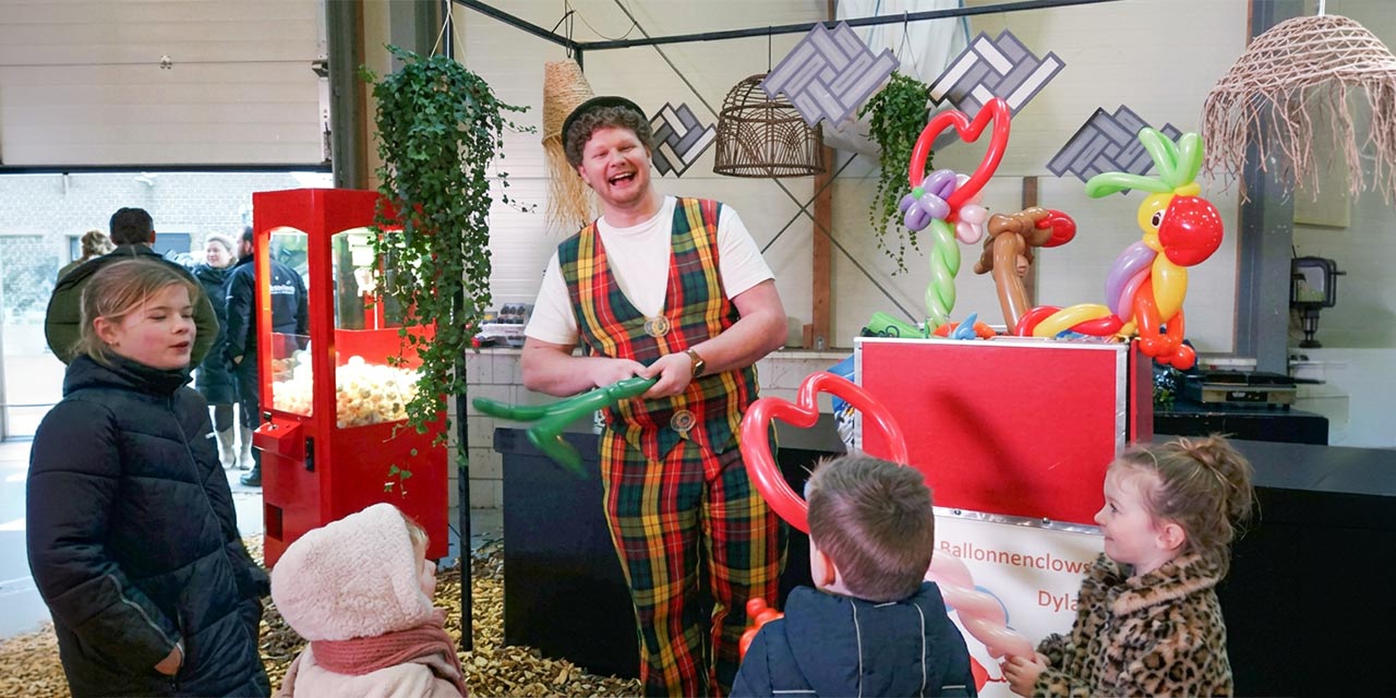 Kinderen entertainen met ballonfiguren